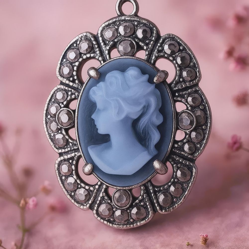 Pendentif Camée Bleuté
