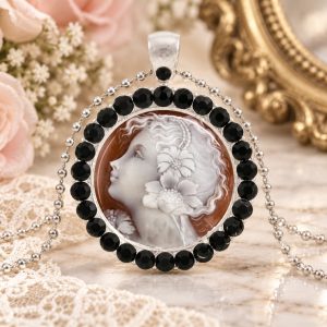 Pendentif Camée Femme Fleuri
