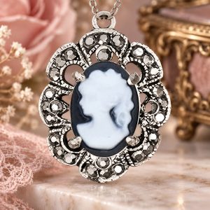 Pendentif Camée Grâce Féminine