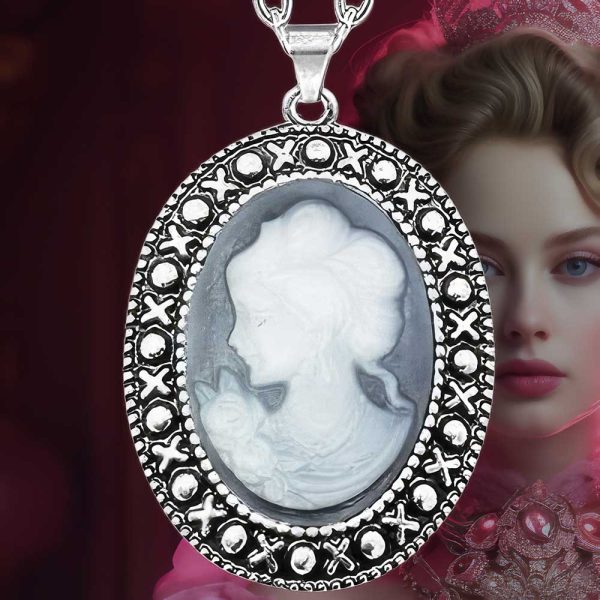 Collier Pendentif Camée Verre Fumé Buste De Femme – Style Empire, Bijou Fantaisie Rare, Occasion
