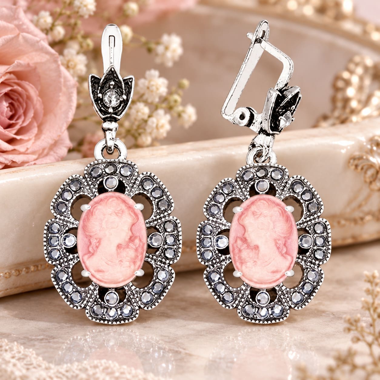 Boucles d'Oreilles Roses Camée en Forme de Fleurs