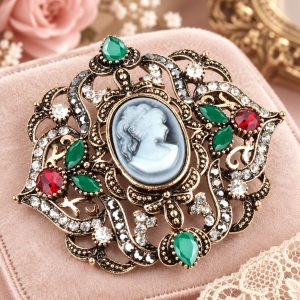 Broche Camée à Cristaux Rouges et Verts