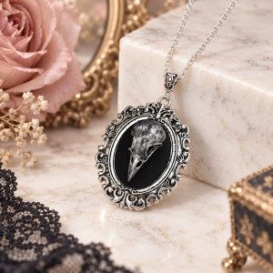 Pendentif Camée Noir Gothique - Crâne de Corbeau