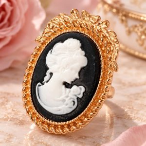 Bague Camée Noire, Blanche et Dorée